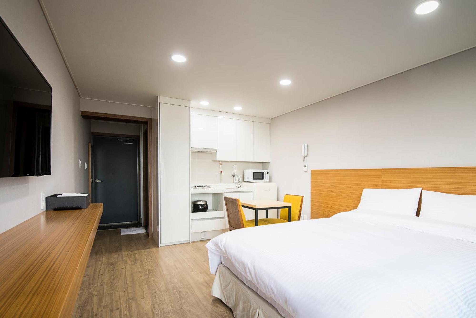 W Ocean Pension Seogwipo Exteriör bild
